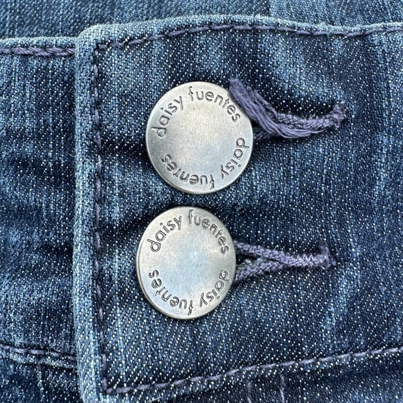 DAISY FUENTES Stretch Denim Capri Jeans Cuffed Mid Rise Rock Wash Blue Women 4 - Picture 7 of 9